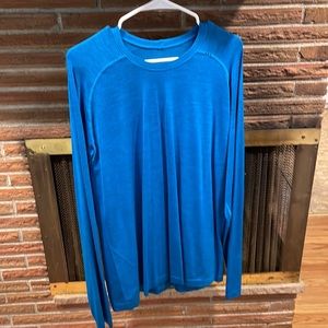 Blue long sleeve lulu lemon shirt